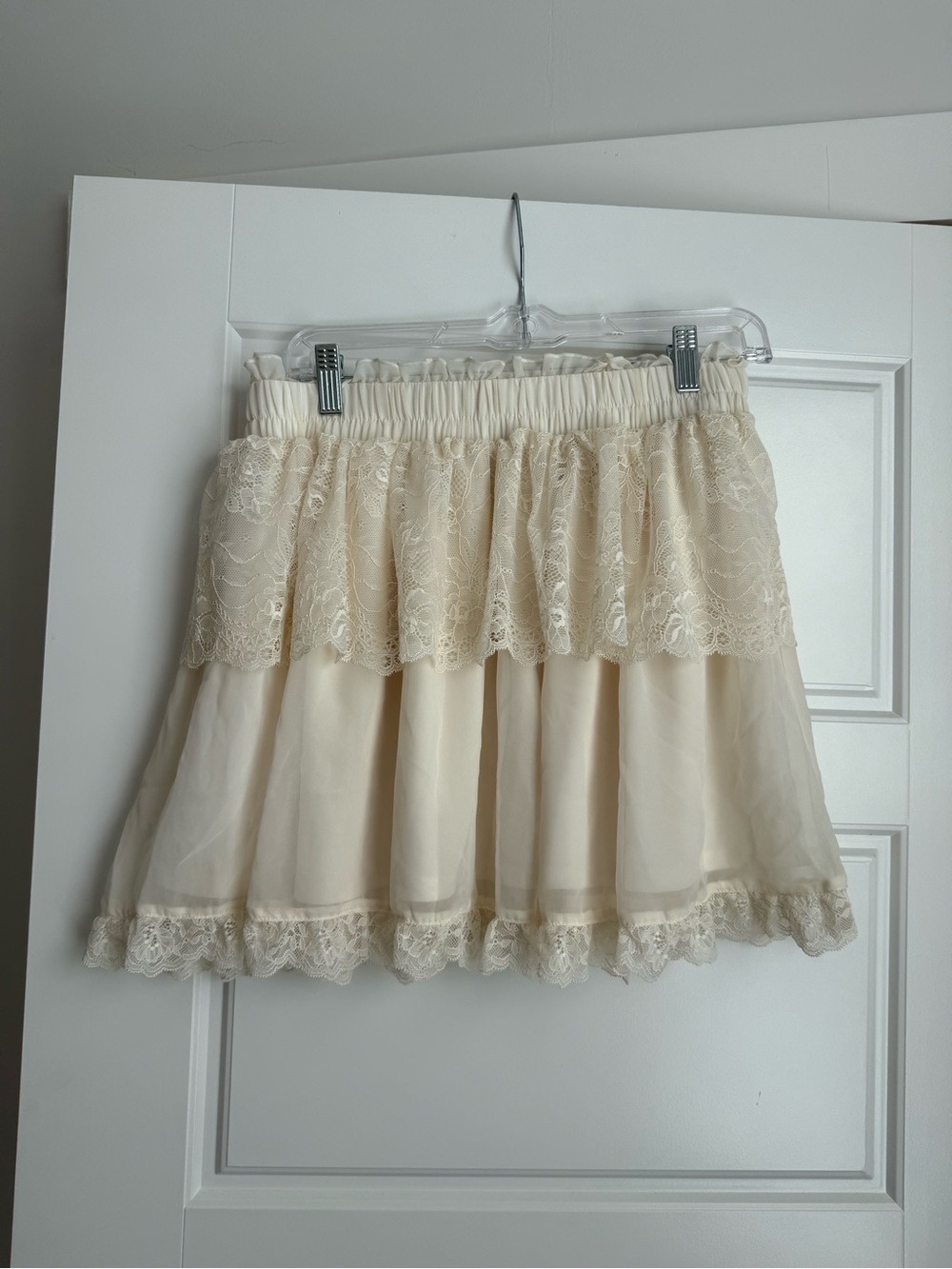 Francesca's Collections Cream Lace Layered Skater Skirt
